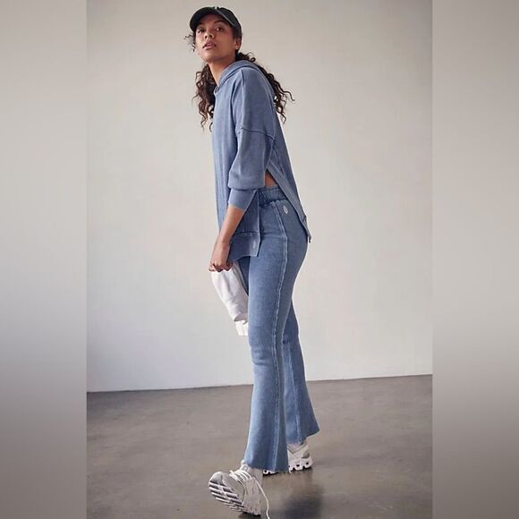 NWT FREE PEOPLE Sz L ON THE GO PANT SET WAFFLE THERMAL FLARE PANT & TOP - Picture 1 of 4